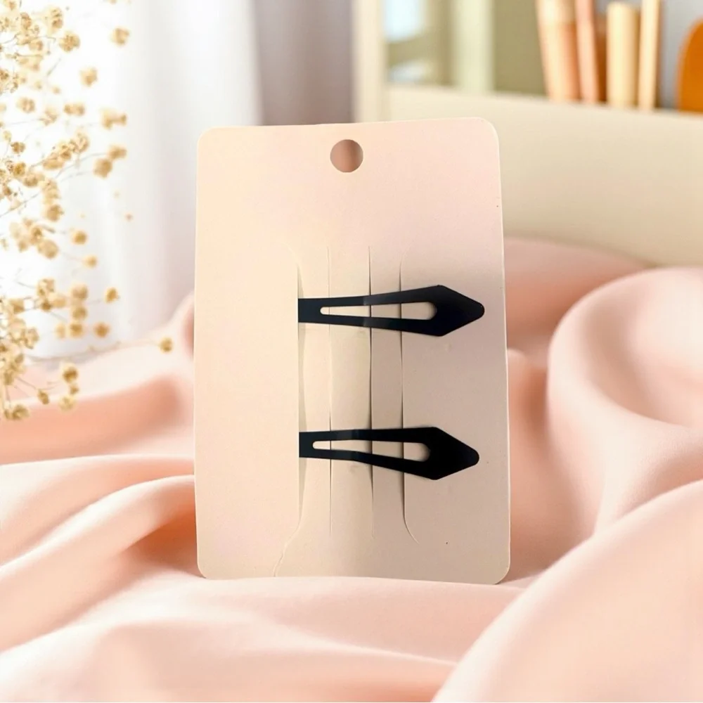 A-1DC-40: HAIR CLIPS: 2 Piece: Black & Cream/Off White, NWOT